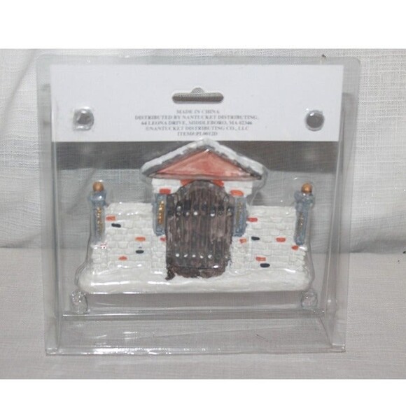 Christmas Tree Shop Village Collection Christmas Village "Holiday Gate" - Picture 2 of 2